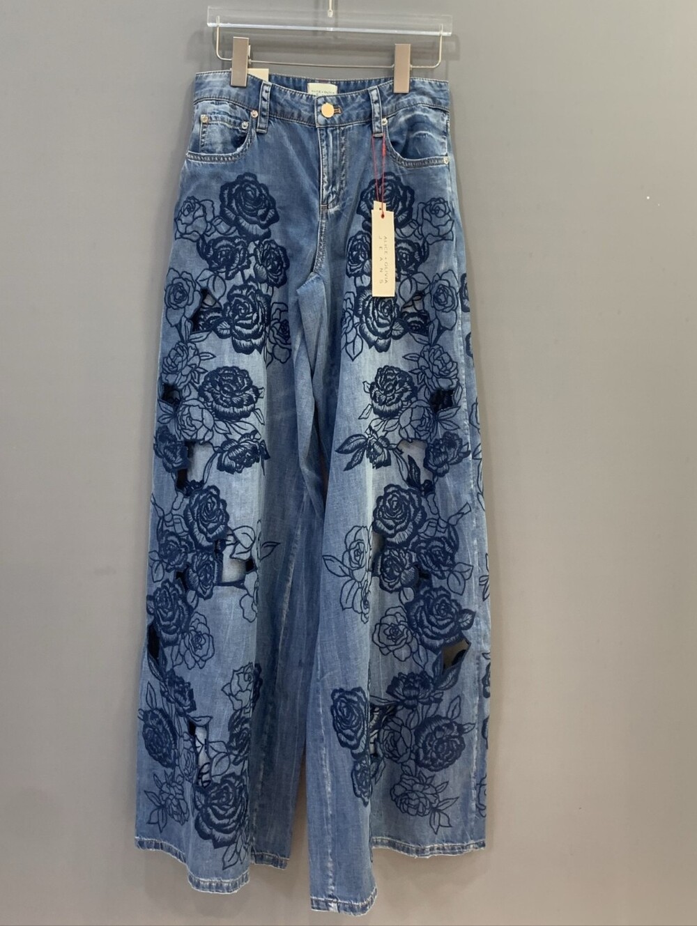 Alice + Olivia SIDNEY LASER-CUT JEAN - Picture 8 of 16